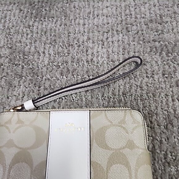 Coach Wristlet Wallet Light Brown Corner Zip Size Small - Picture 4 of 8